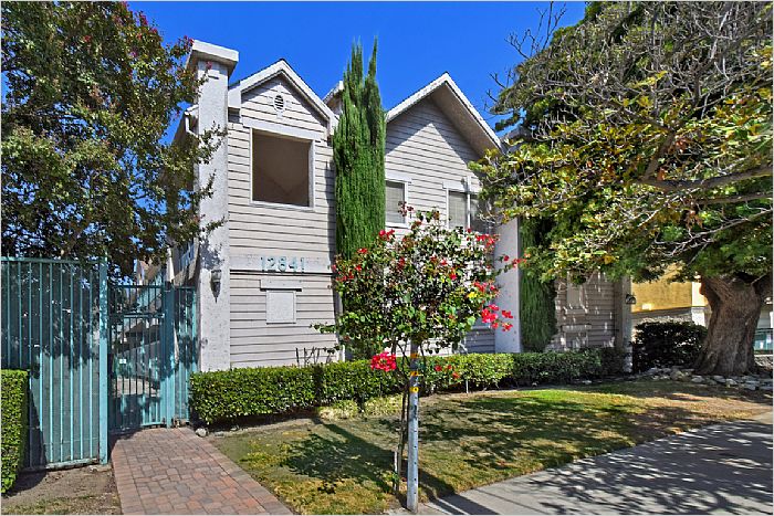 Elfyer - STUDIO CITY, CA House - For Sale