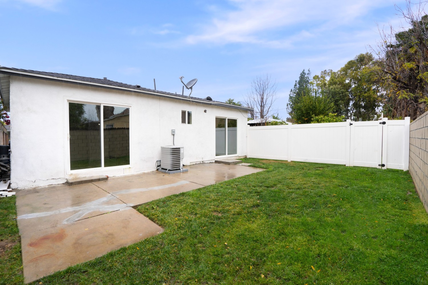 Elfyer - Reseda, CA House - For Sale