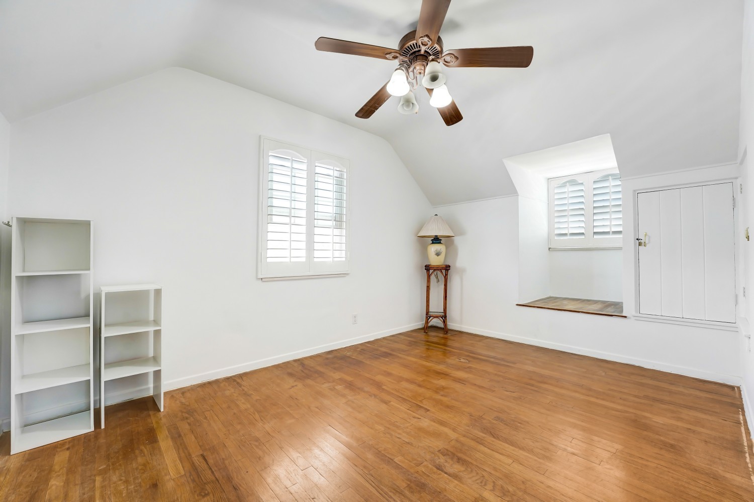 Elfyer - Burbank, CA House - For Sale