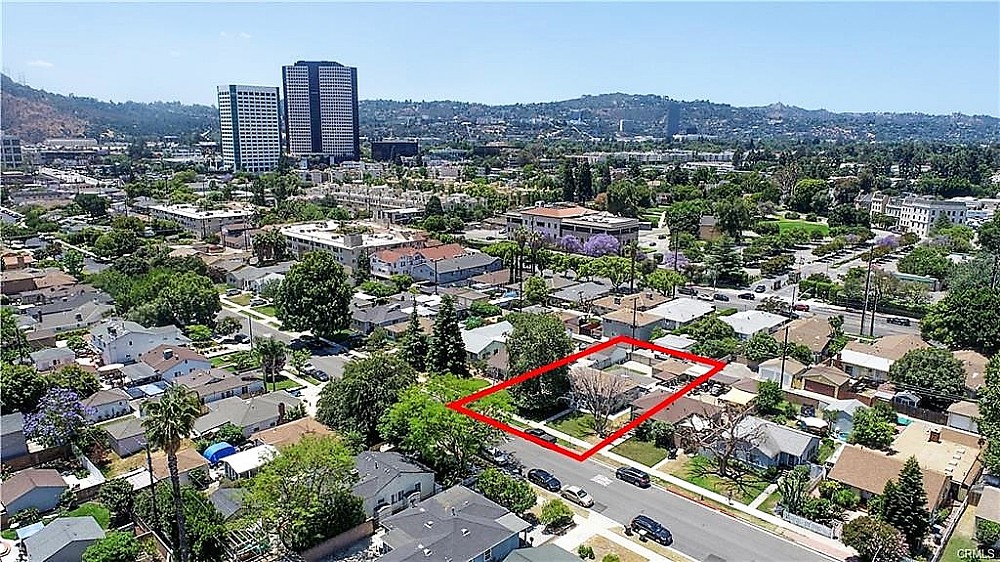 Elfyer - Burbank, CA House - For Sale