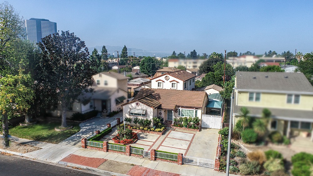 Elfyer - Burbank,  House - For Sale
