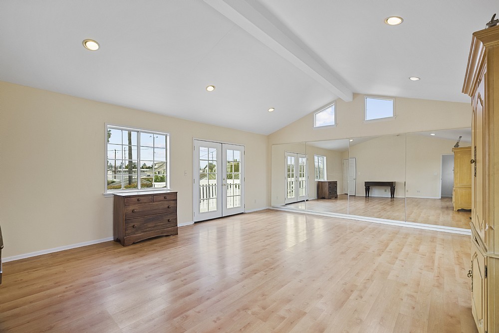 Elfyer - Burbank, CA House - For Sale