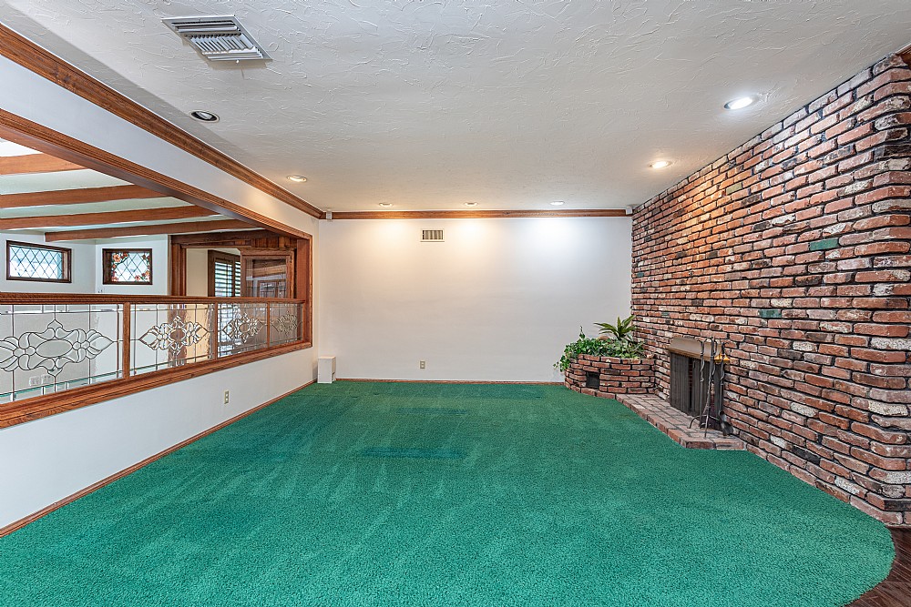 Elfyer - Burbank, CA House - For Sale