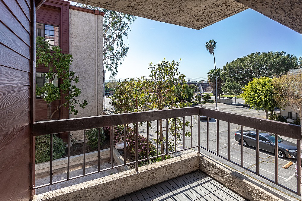 Elfyer - Burbank, CA House - For Sale