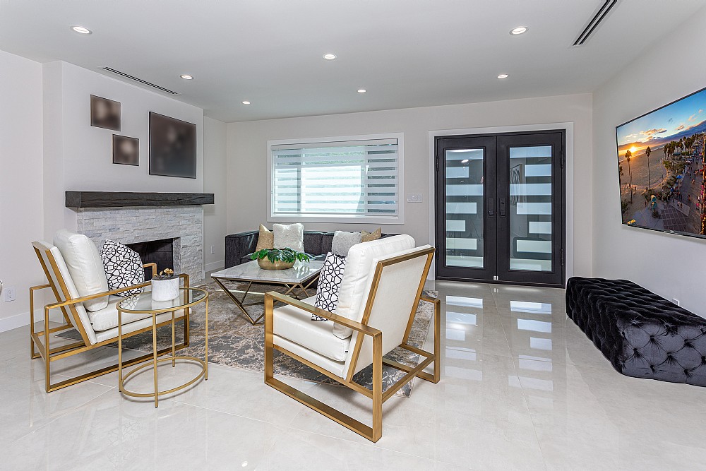 Elfyer - Burbank, CA House - For Sale