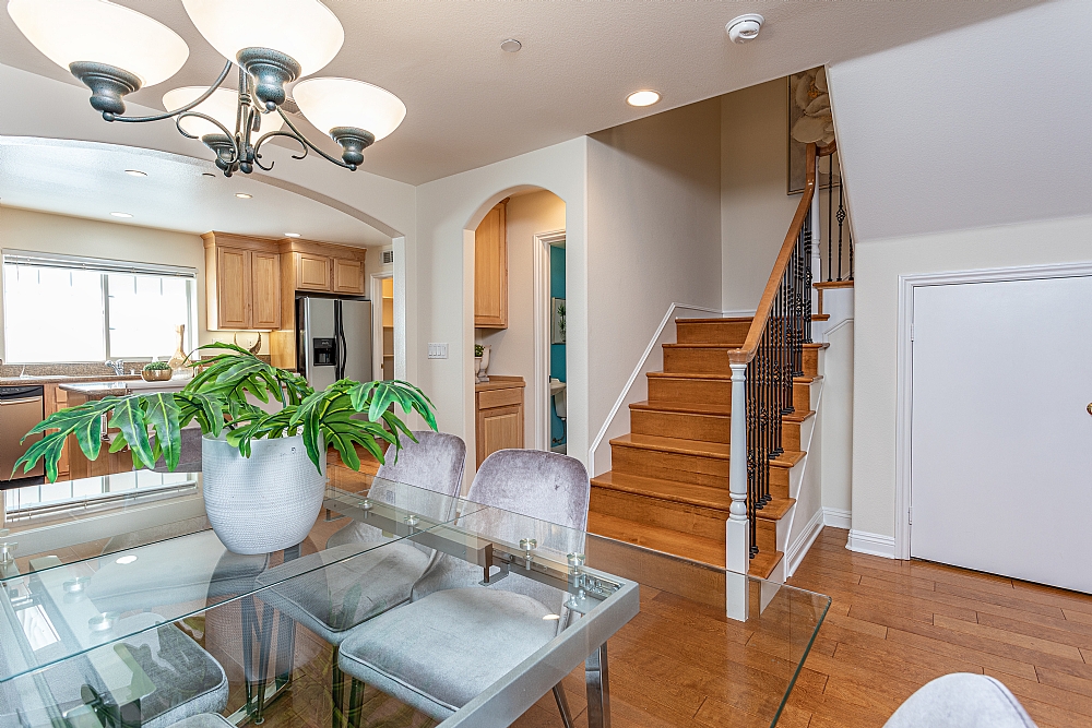 Elfyer - Burbank, CA House - For Sale