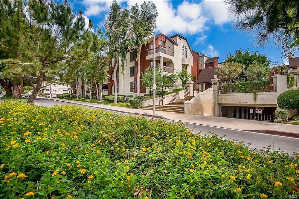 Elfyer - Burbank, CA House - For Sale