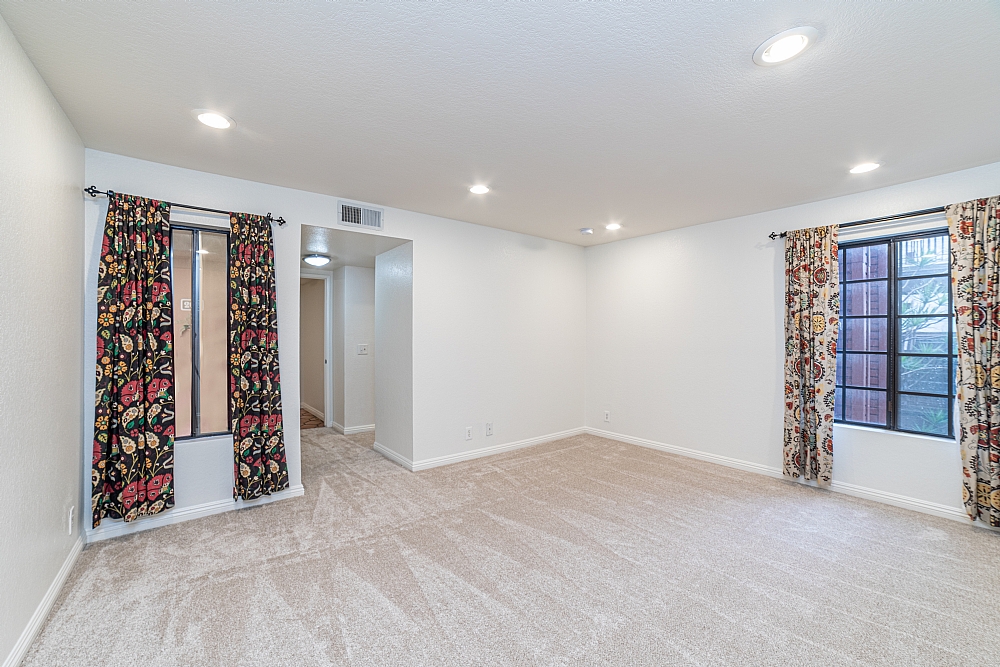 Elfyer - Burbank, CA House - For Sale