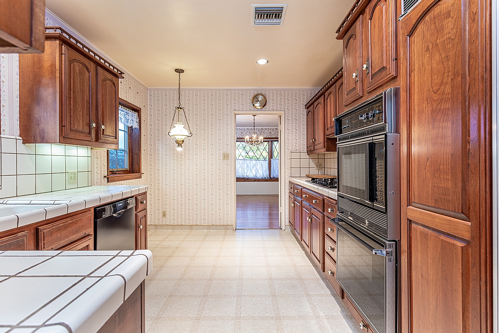 Elfyer - Burbank, CA House - For Sale