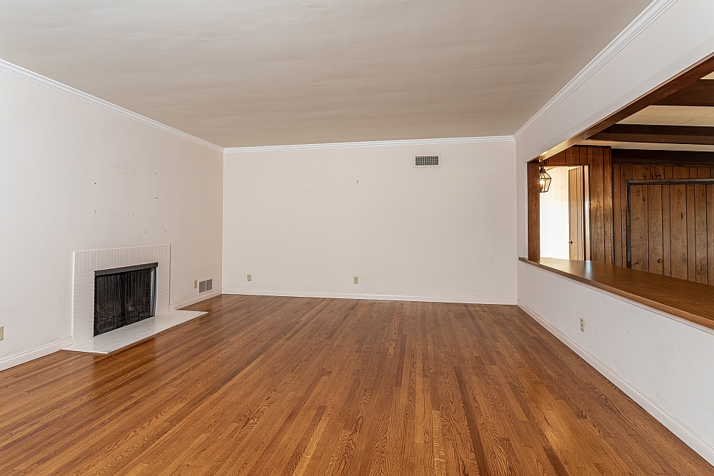 Elfyer - Burbank, CA House - For Sale