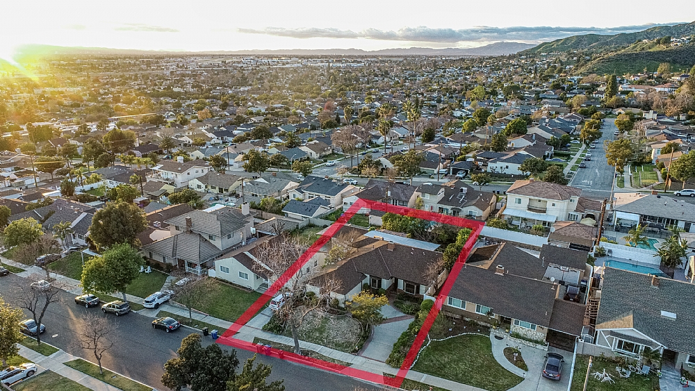 Elfyer - Burbank, CA House - For Sale