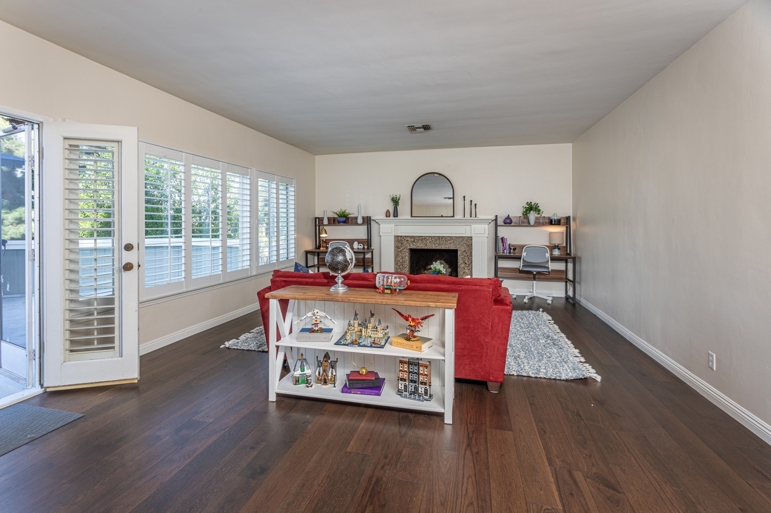 Elfyer - Burbank, CA House - For Sale