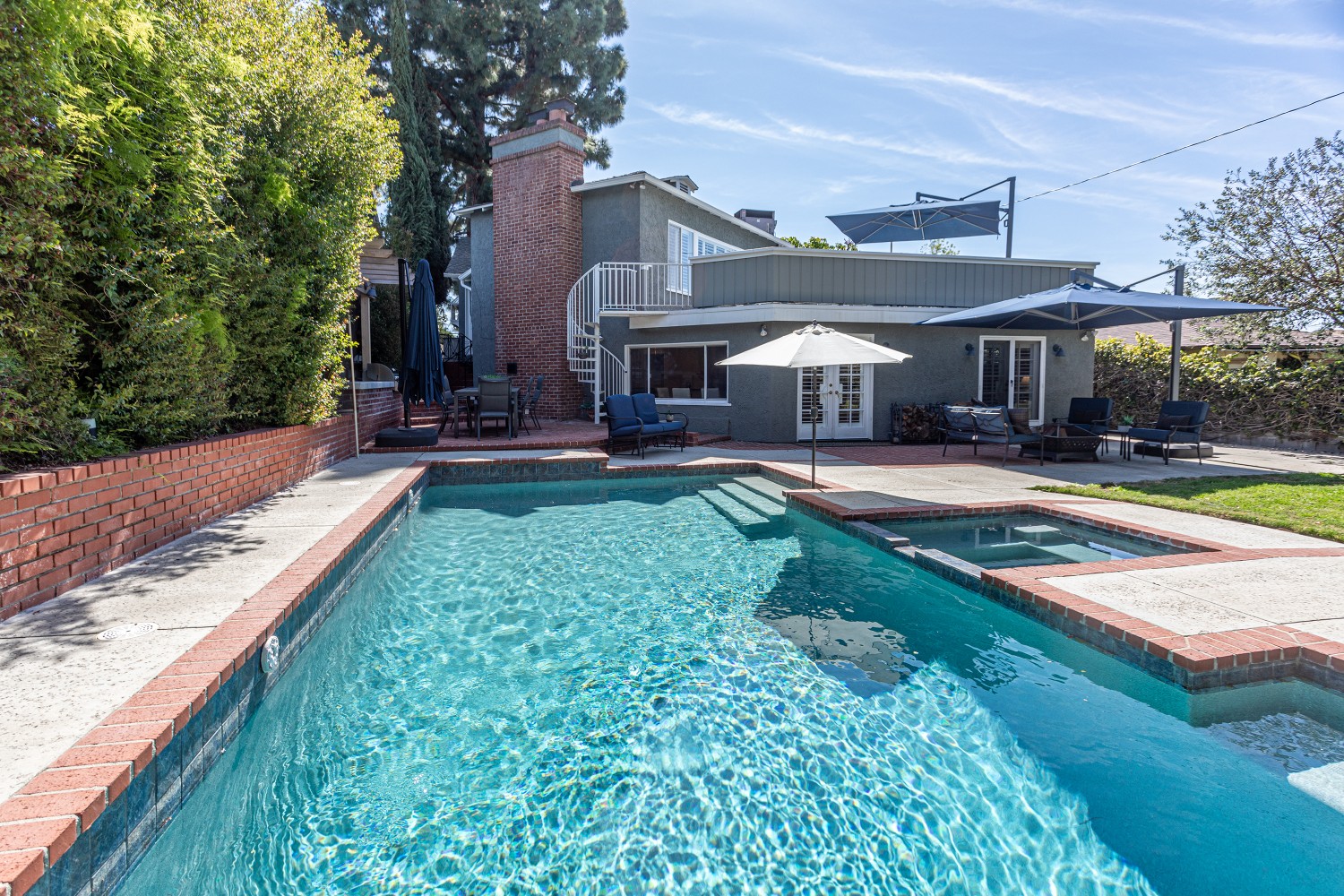 Elfyer - Burbank, CA House - For Sale