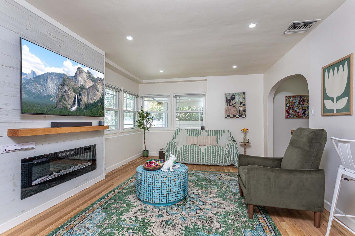 Elfyer - Burbank, CA House - For Sale