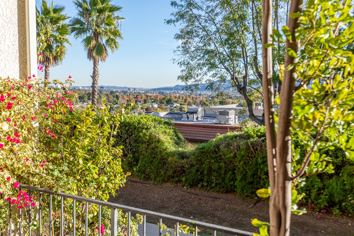 Elfyer - Burbank, CA House - For Sale