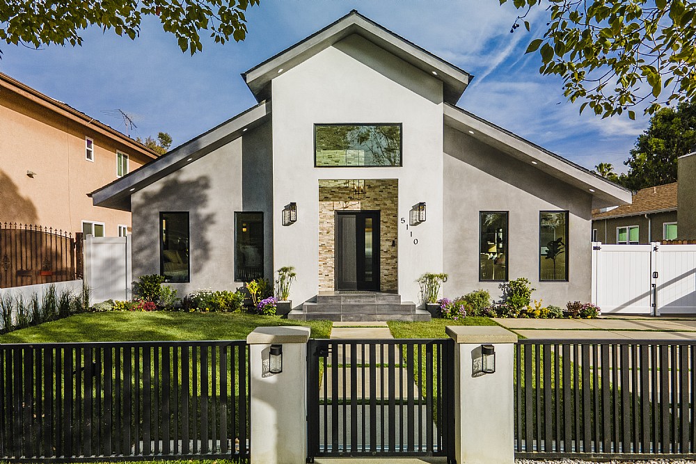 Elfyer - Sherman Oaks,  House - For Sale