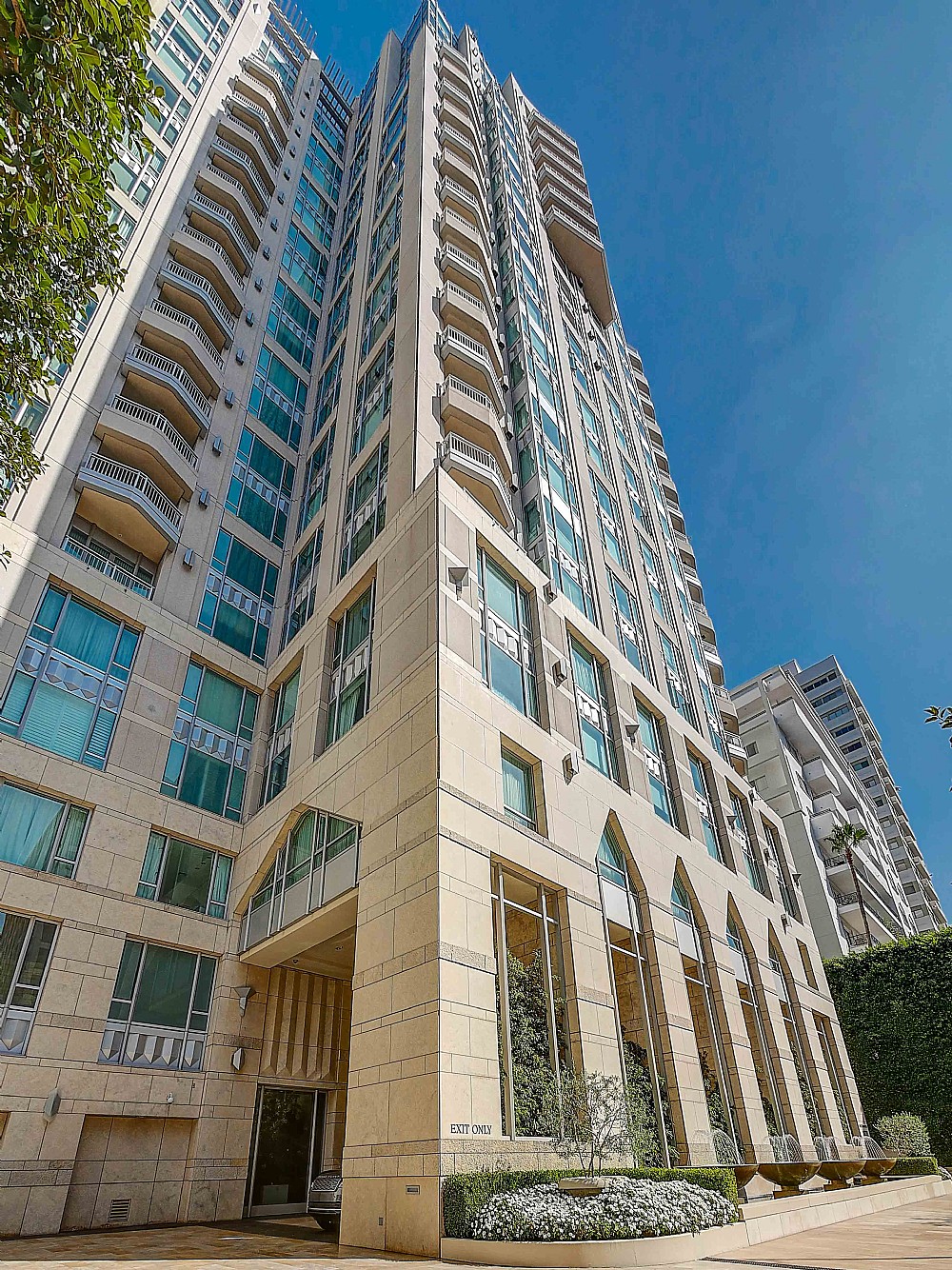 Elfyer - Los Angeles, CA House - For Sale