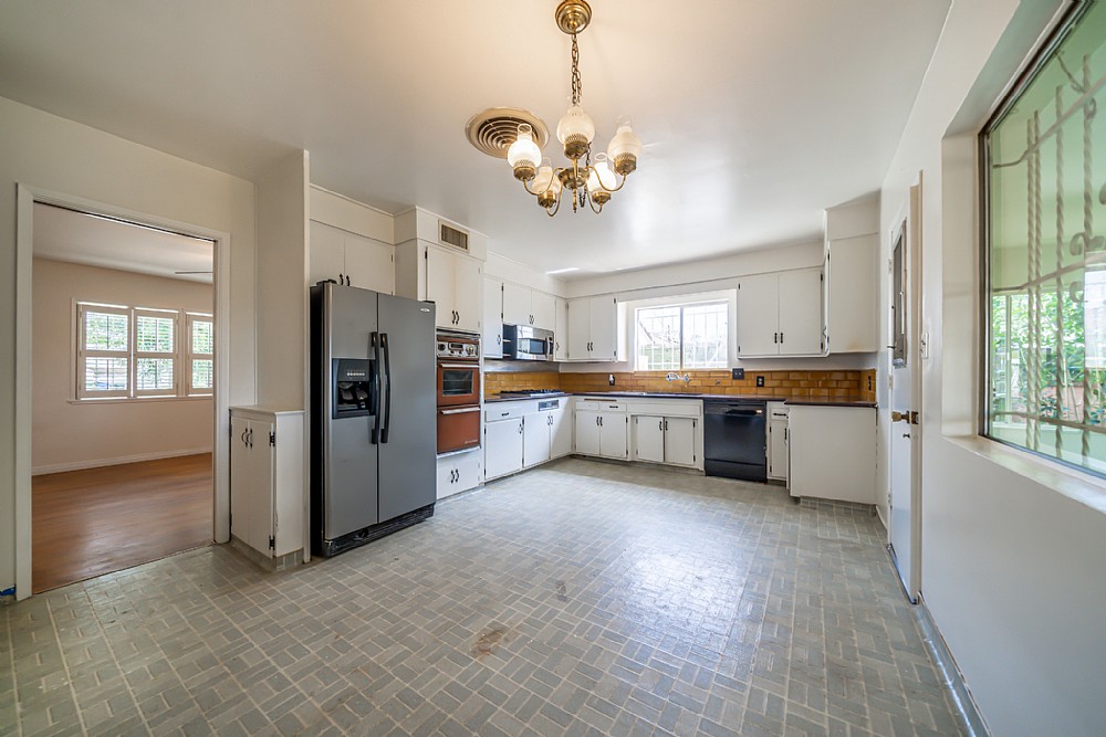 Elfyer - Mission Hills, CA House - For Sale