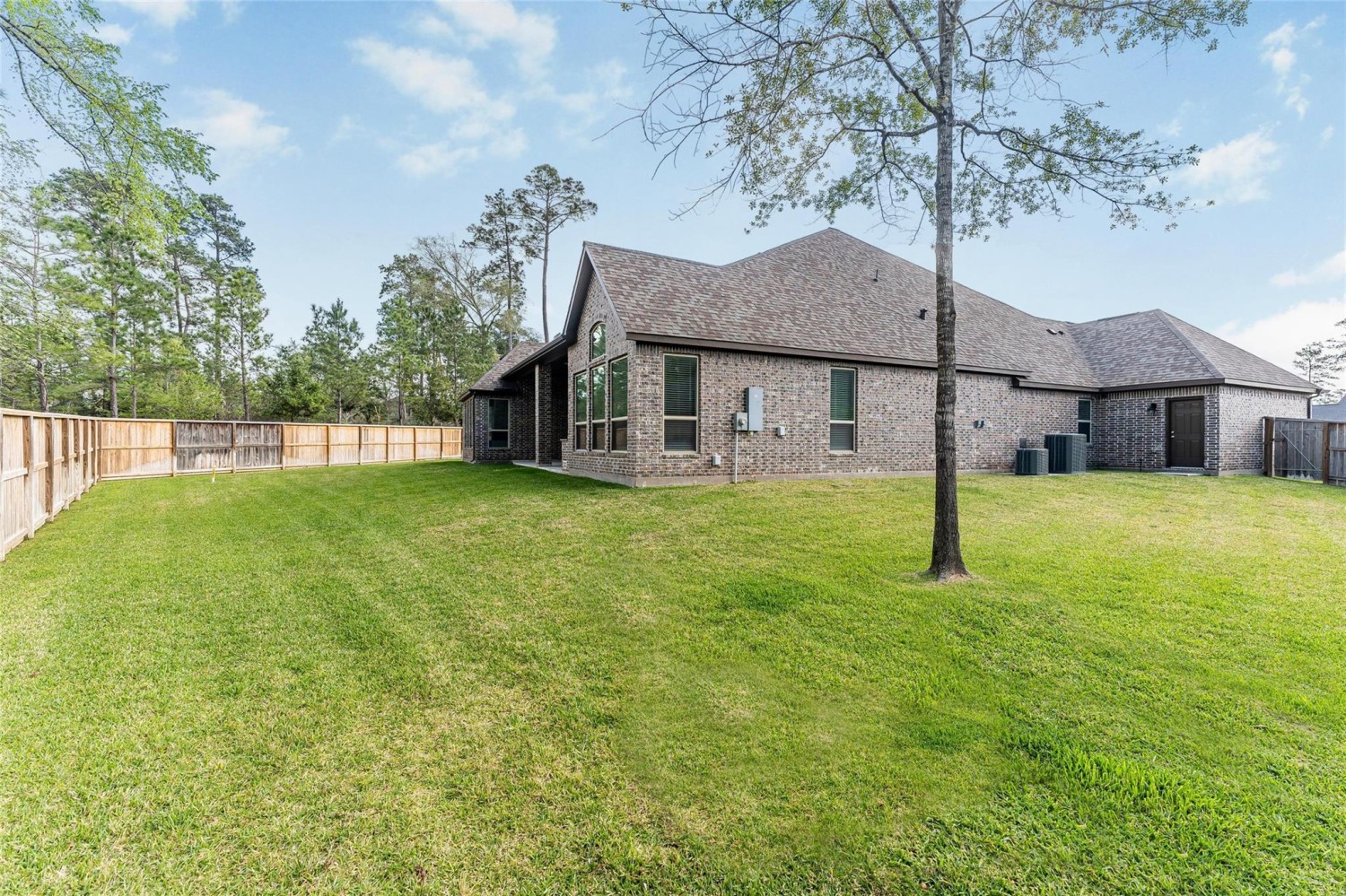Elfyer - Pinehurst, TX House - For Sale
