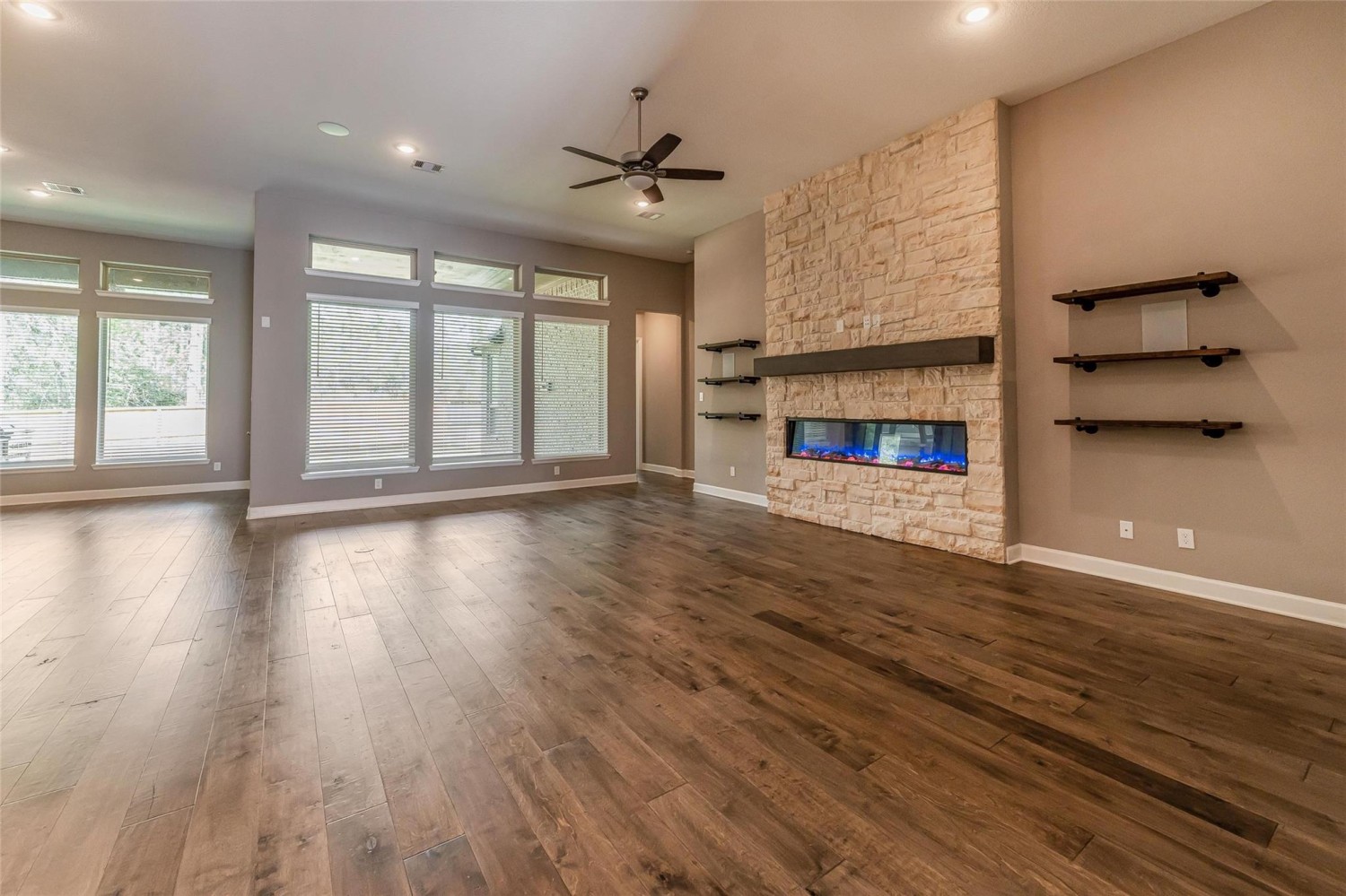 Elfyer - Pinehurst, TX House - For Sale