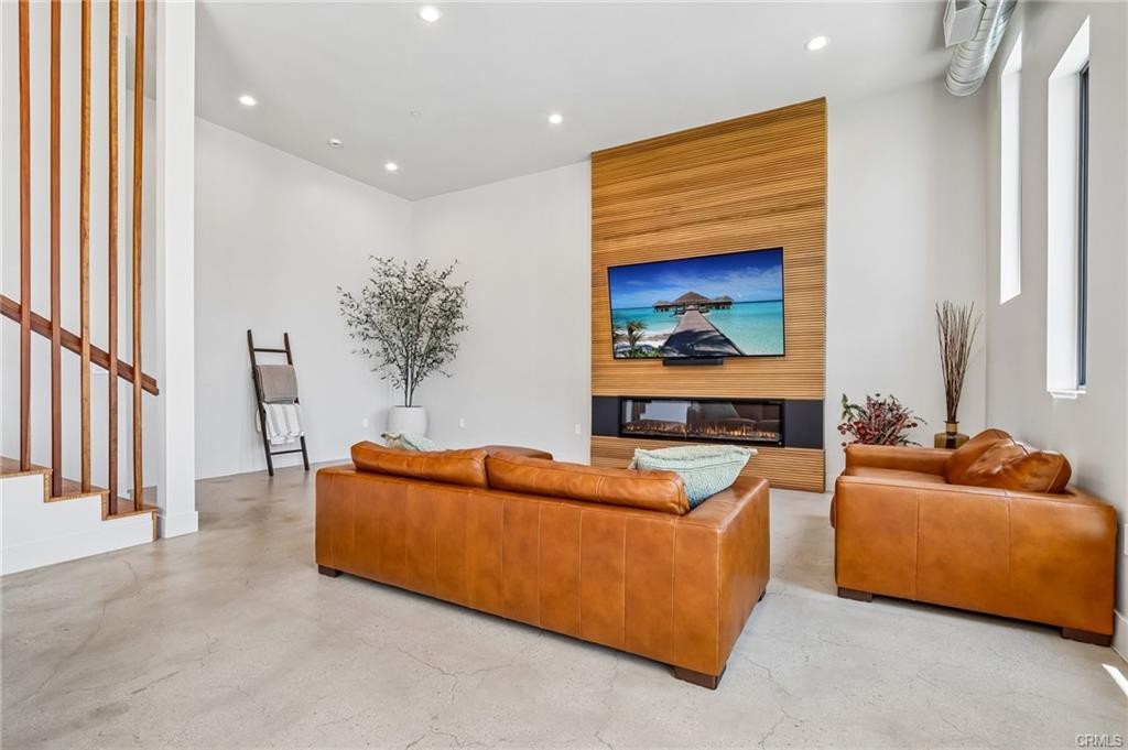 Elfyer - Sun Valley, CA House - For Sale