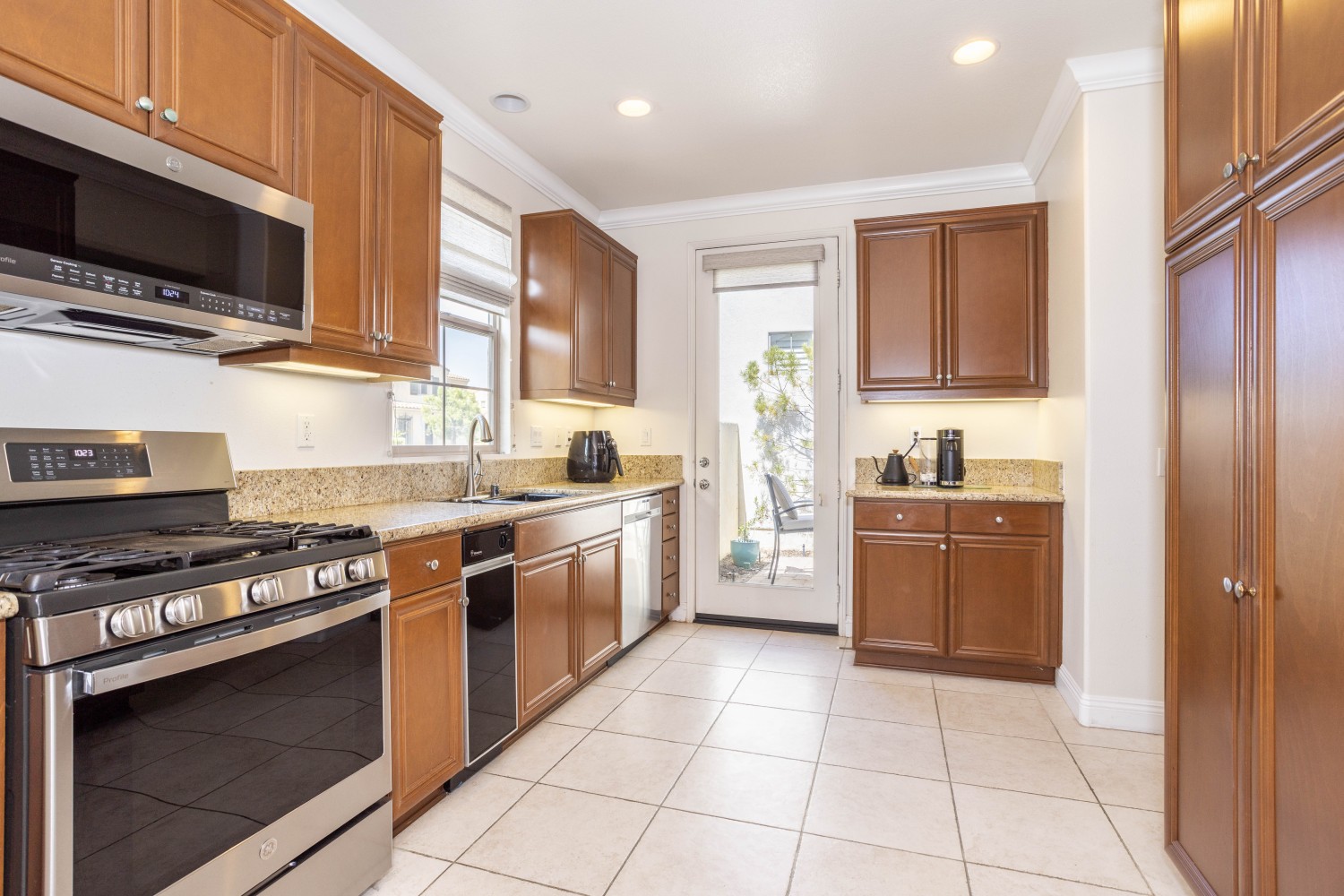 Elfyer - Porter Ranch, CA House - For Sale