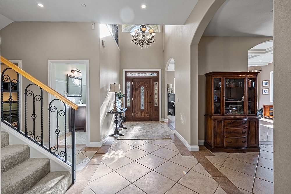 Elfyer - Santa Clarita, CA House - For Sale