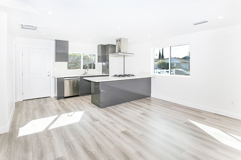 Elfyer - Northridge, CA House - For Sale