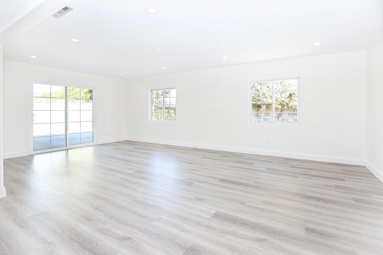 Elfyer - Northridge, CA House - For Sale