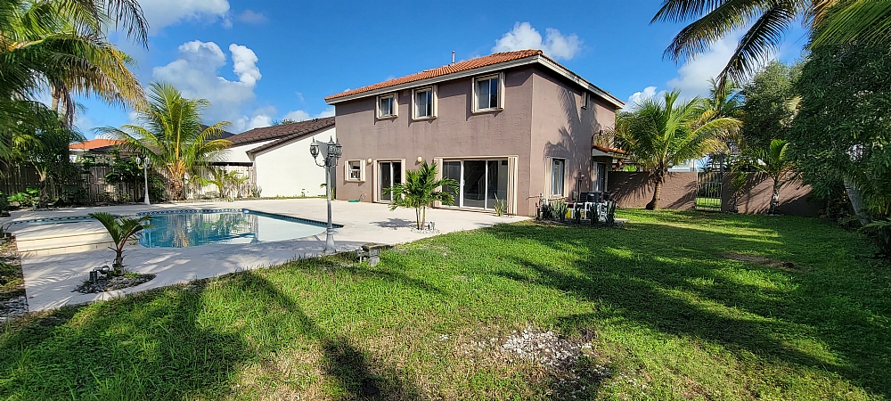 Elfyer - Hialeah, FL House - For Sale