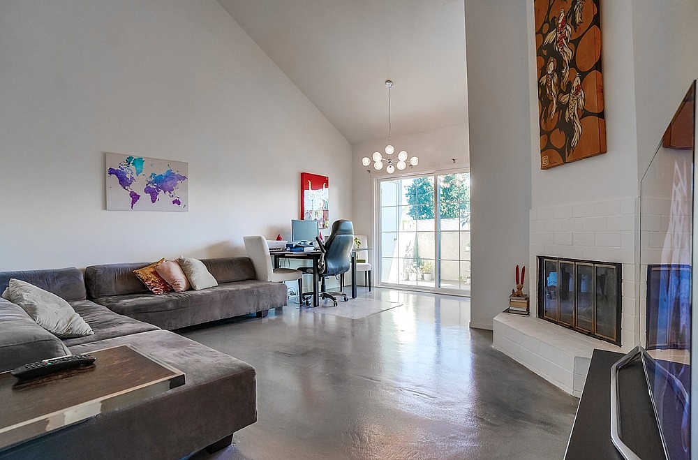 Elfyer - Burbank, CA House - For Sale