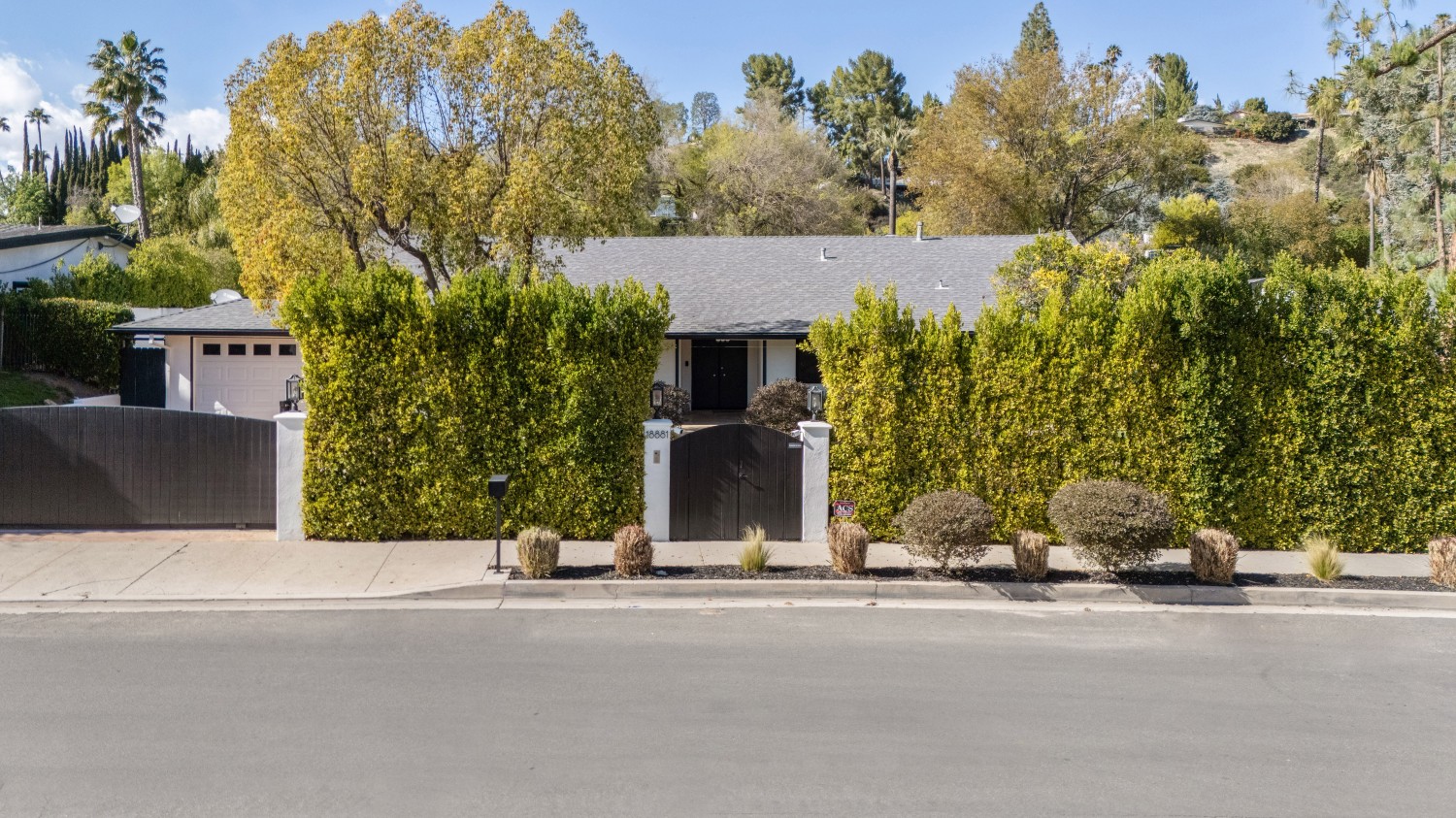 Elfyer - Tarzana, CA House - For Sale