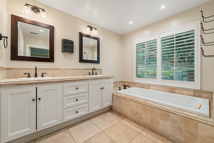 Elfyer - Tarzana, CA House - For Sale