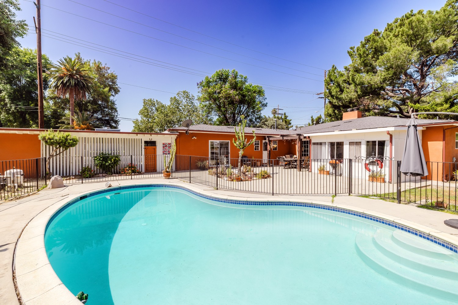 Elfyer - Woodland Hills, CA House - For Sale