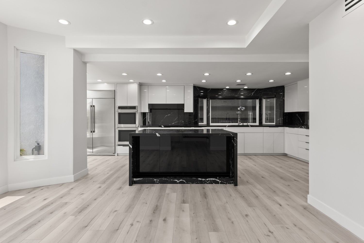 Elfyer - Woodland Hills, CA House - For Sale