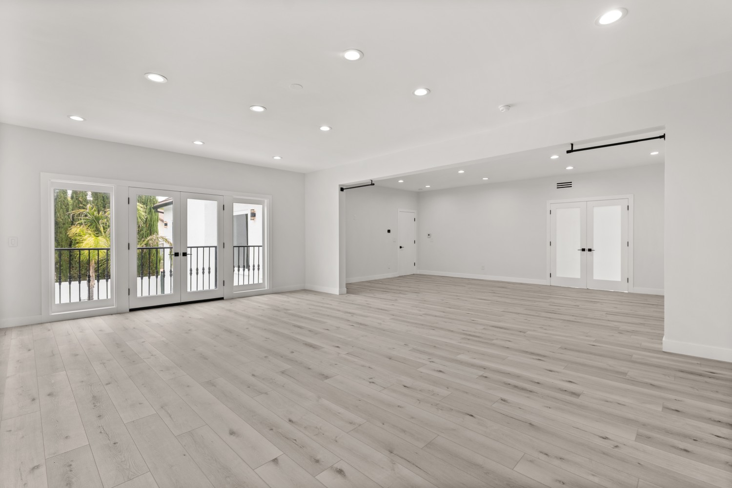 Elfyer - Woodland Hills, CA House - For Sale