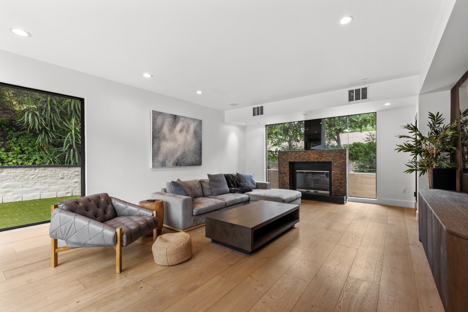 Elfyer - Tarzana, CA House - For Sale