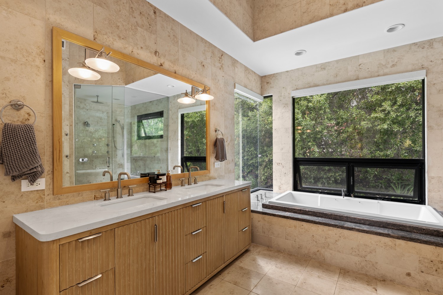 Elfyer - Tarzana, CA House - For Sale