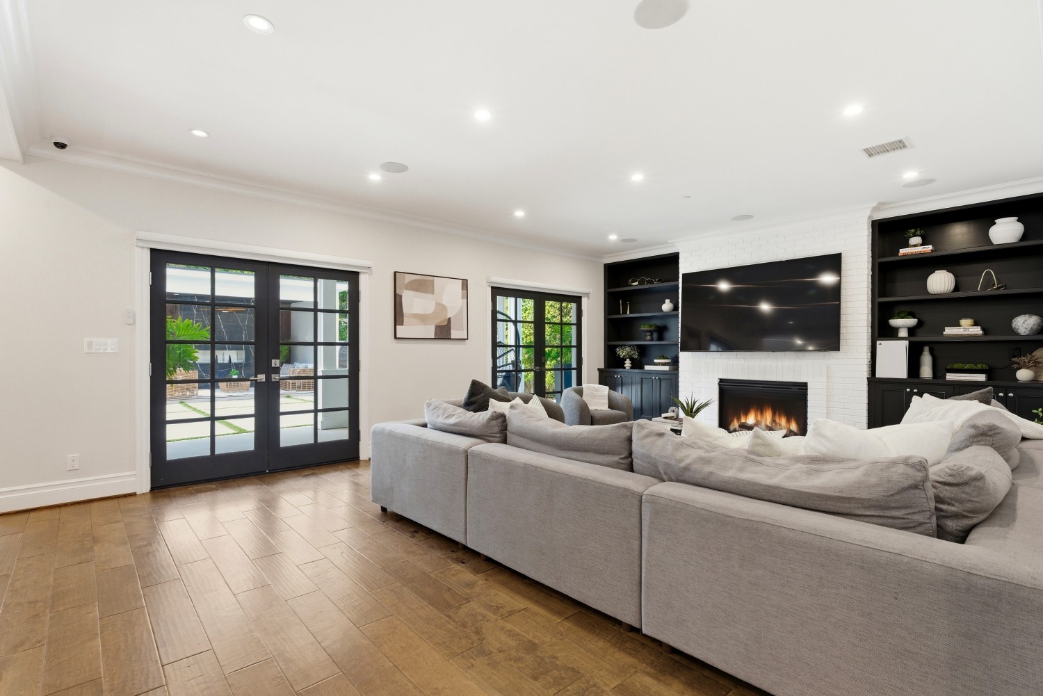 Elfyer - Sherman Oaks, CA House - For Sale
