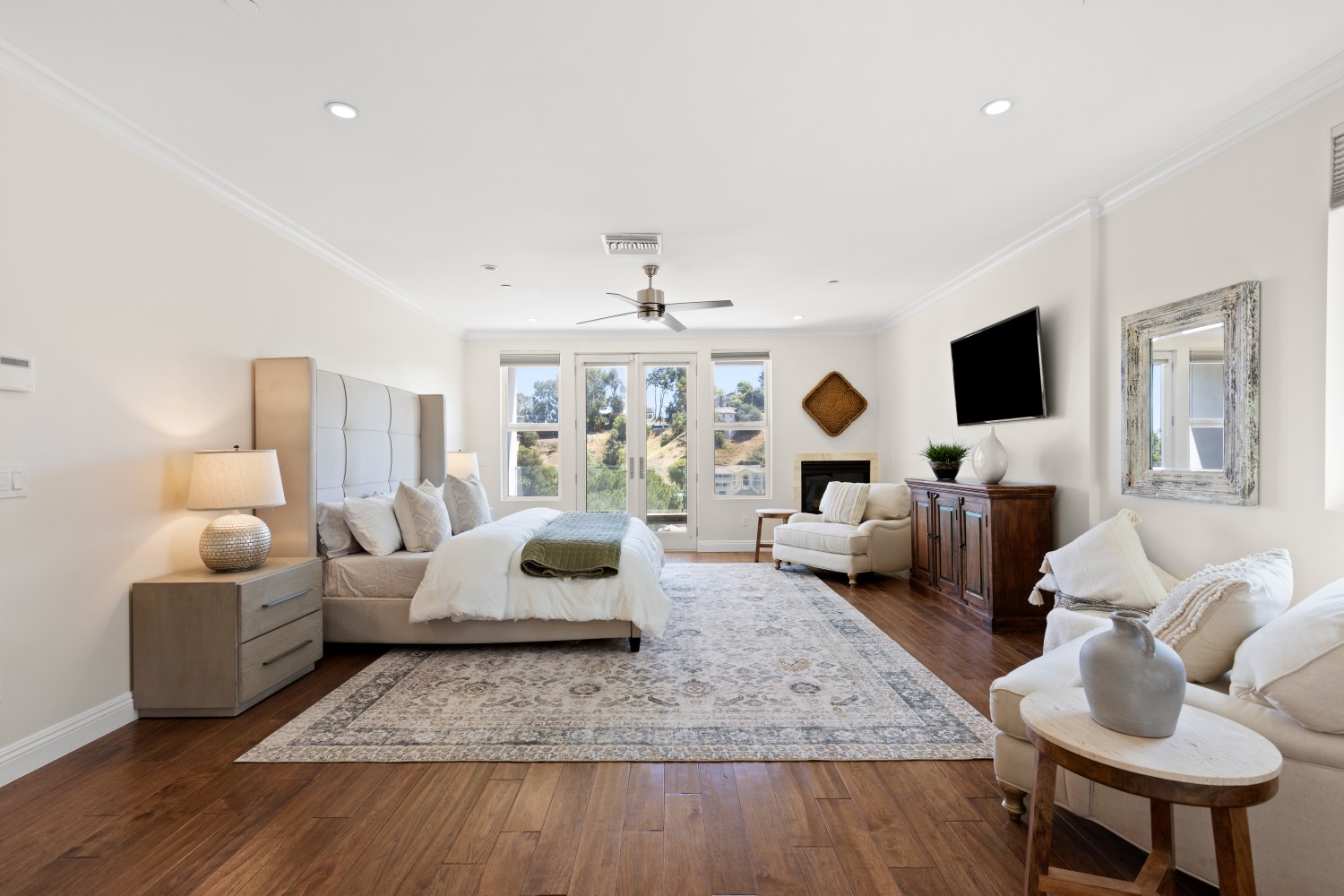 Elfyer - Woodland Hills, CA House - For Sale