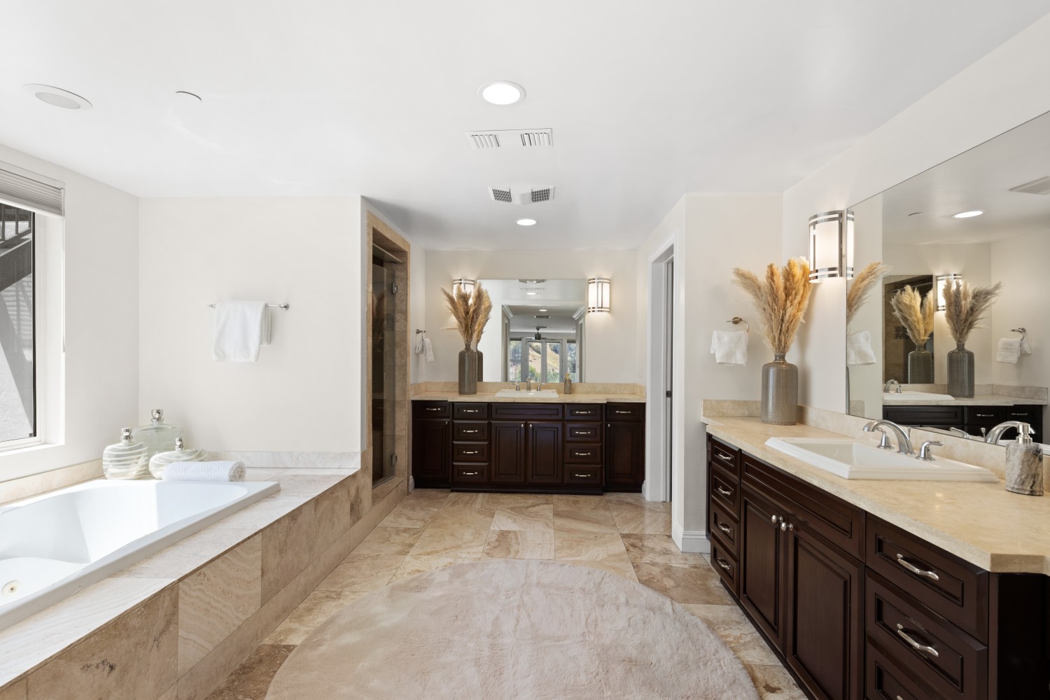 Elfyer - Woodland Hills, CA House - For Sale