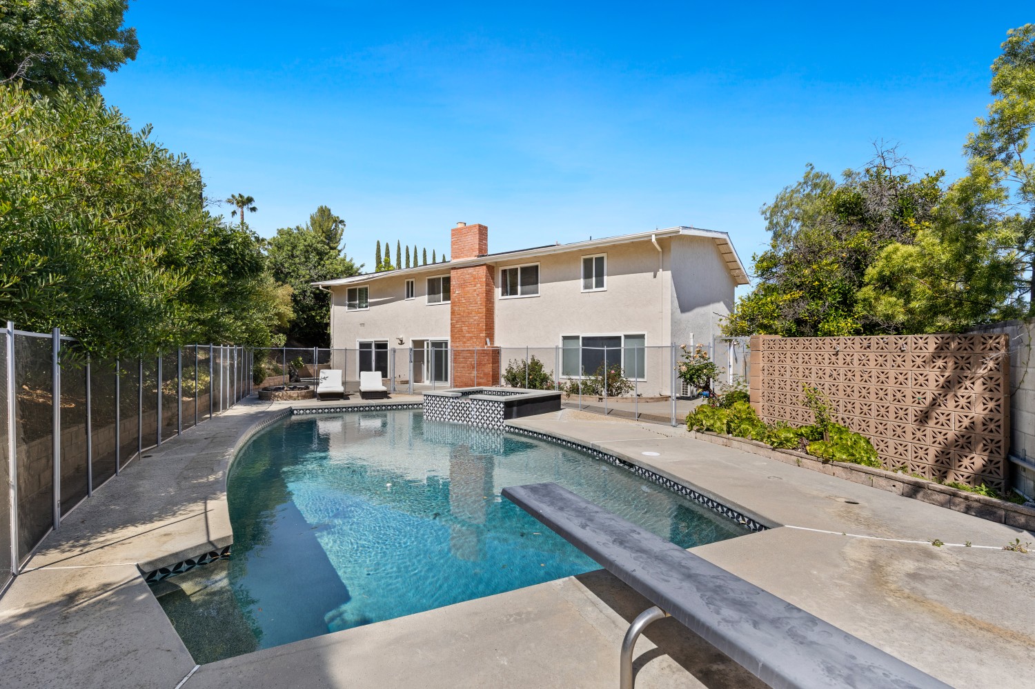 Elfyer - Woodland Hills, CA House - For Sale