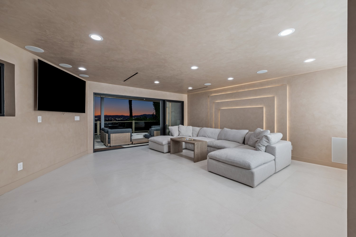 Elfyer - Los Angeles, CA House - For Sale