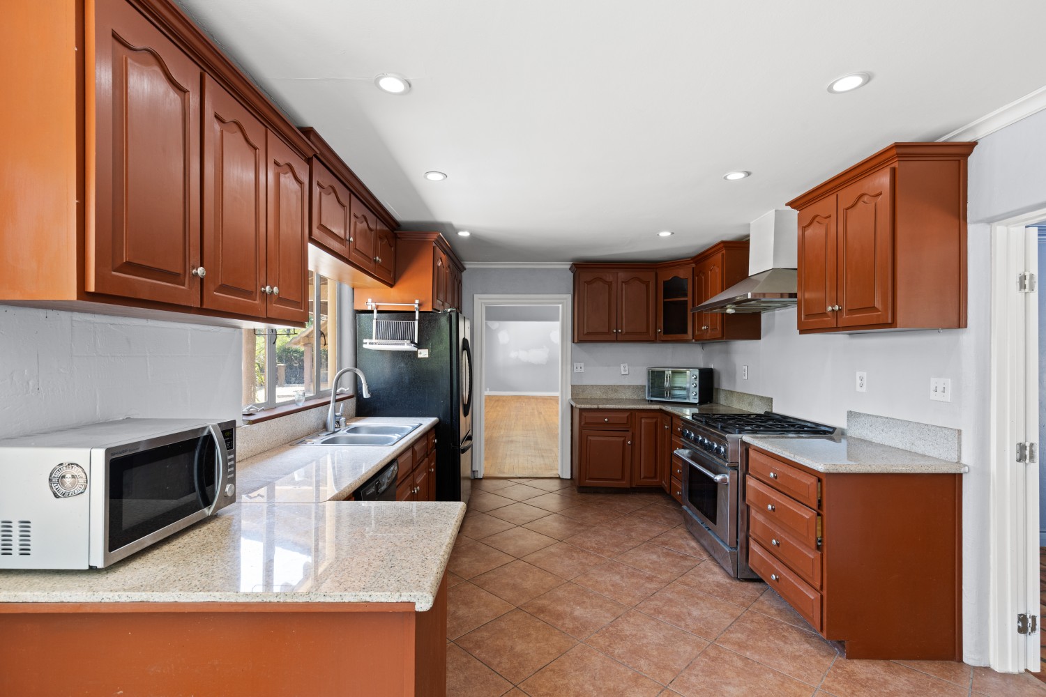 Elfyer - Tarzana, CA House - For Sale