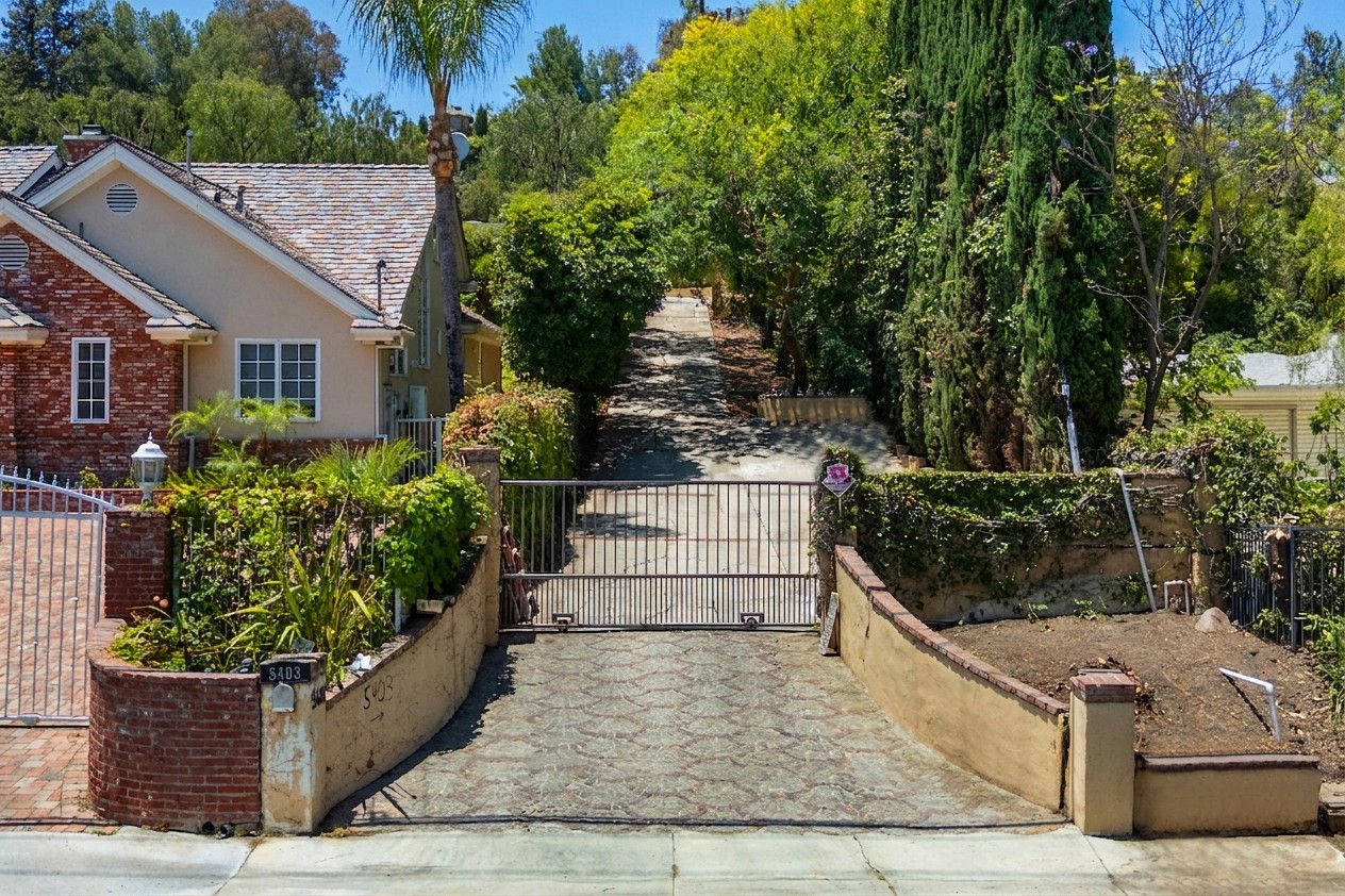 Elfyer - Tarzana, CA House - For Sale