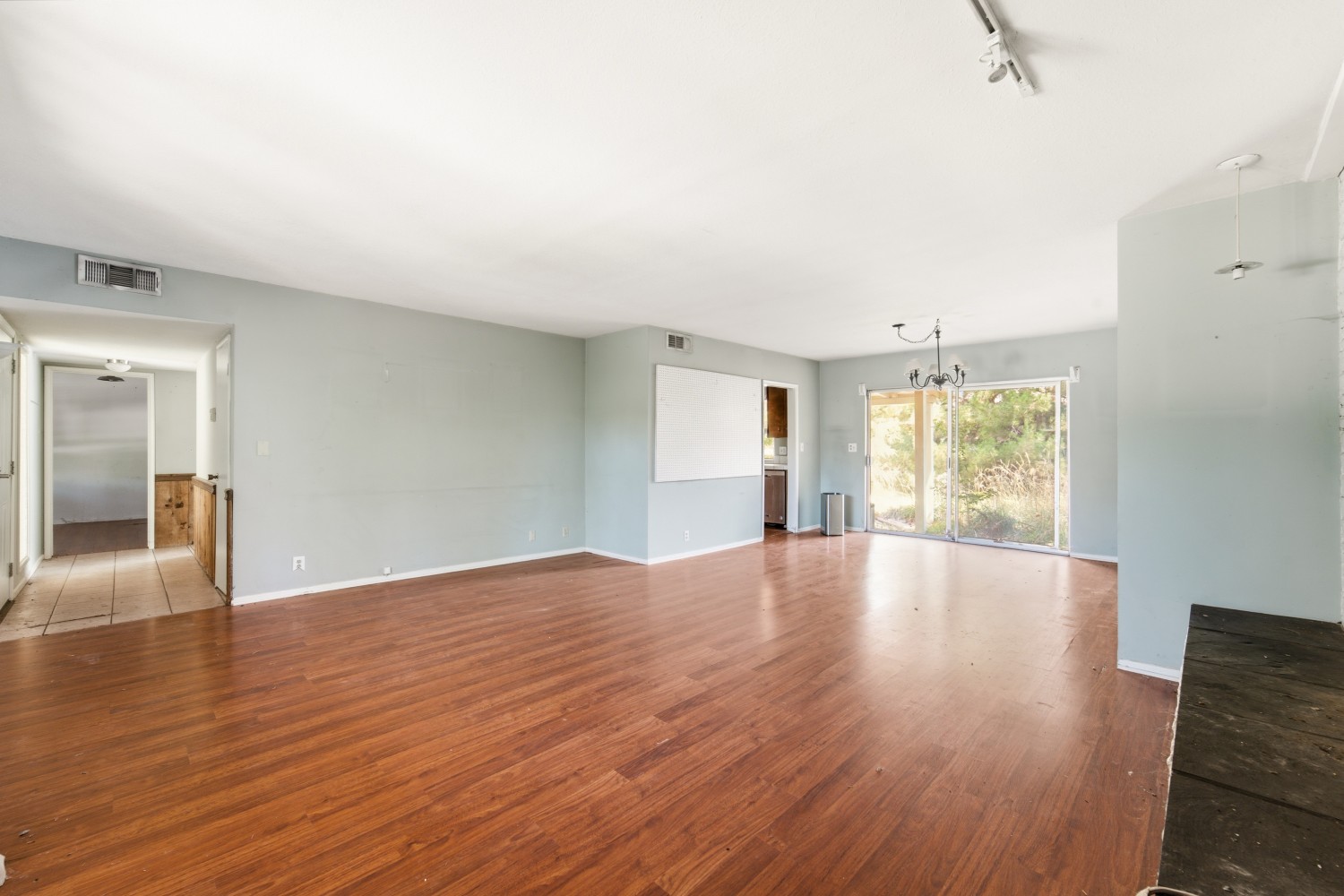 Elfyer - Woodland Hills, CA House - For Sale
