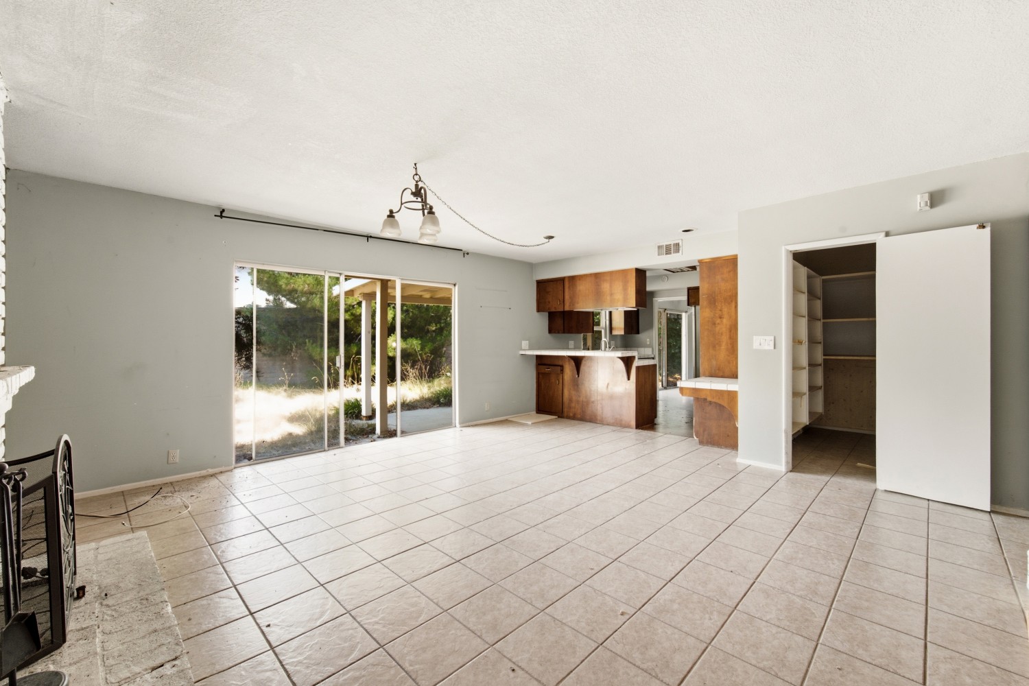 Elfyer - Woodland Hills, CA House - For Sale