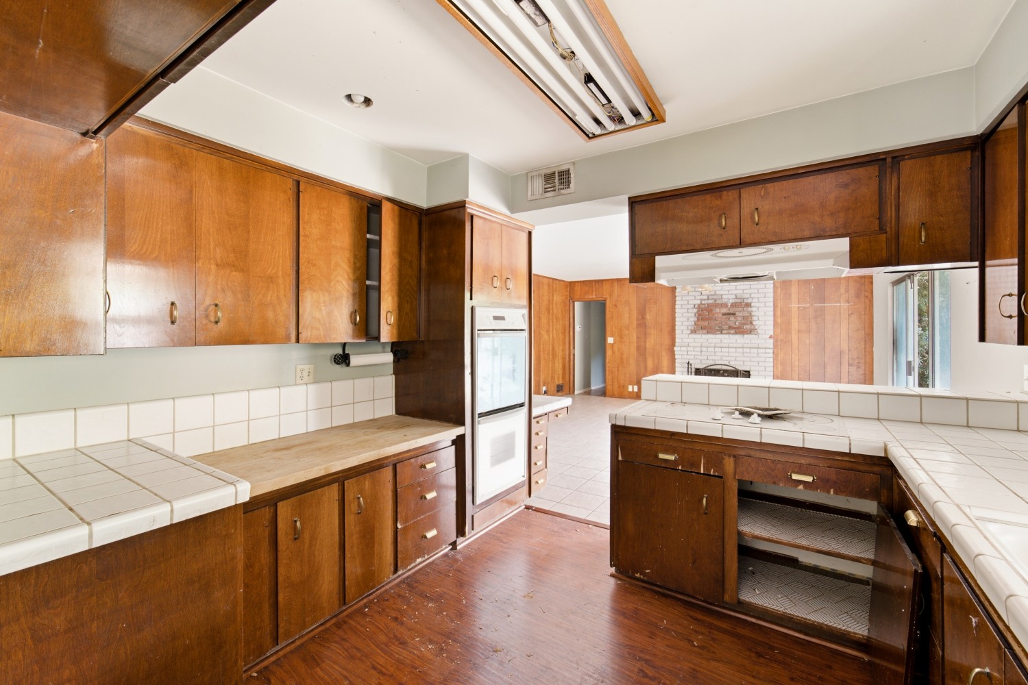 Elfyer - Woodland Hills, CA House - For Sale