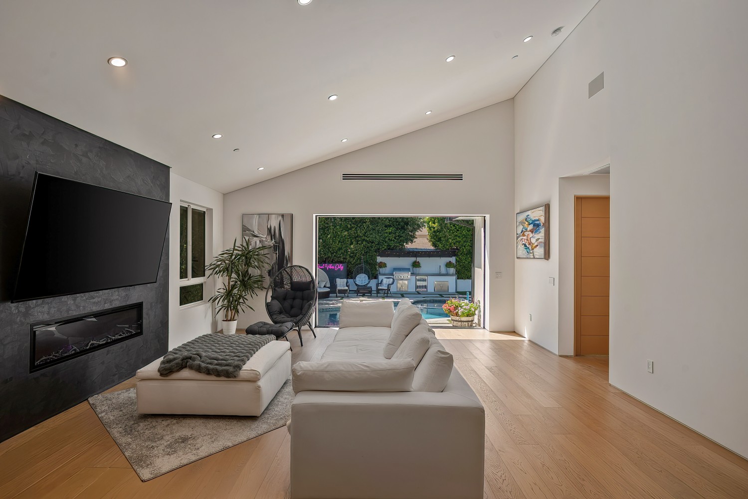 Elfyer - North Hollywood, CA House - For Sale