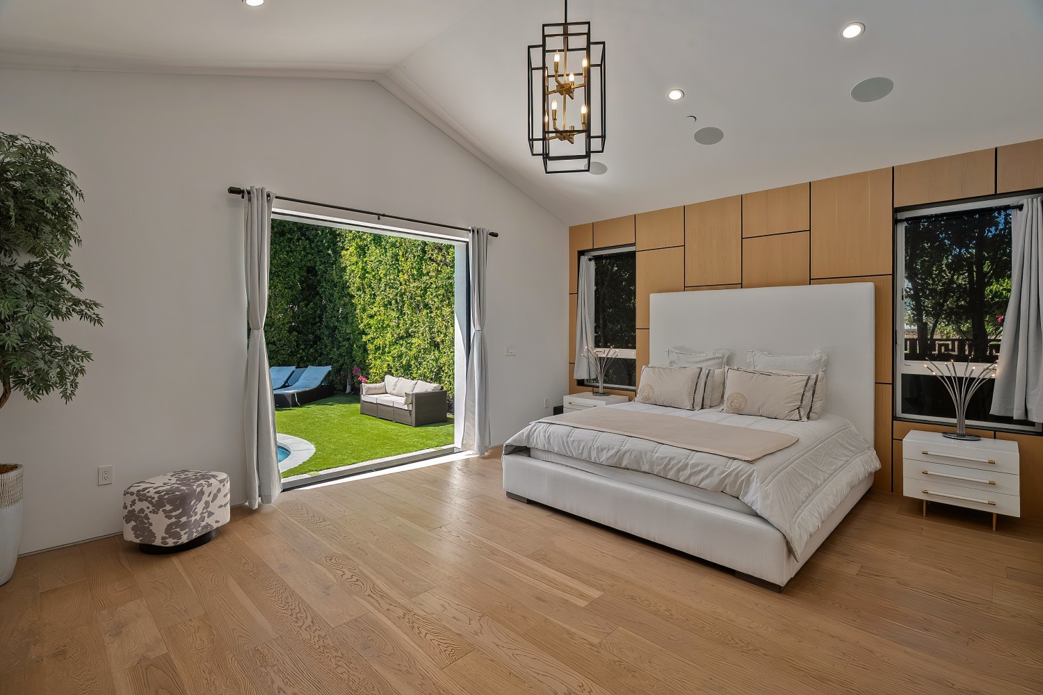 Elfyer - North Hollywood, CA House - For Sale